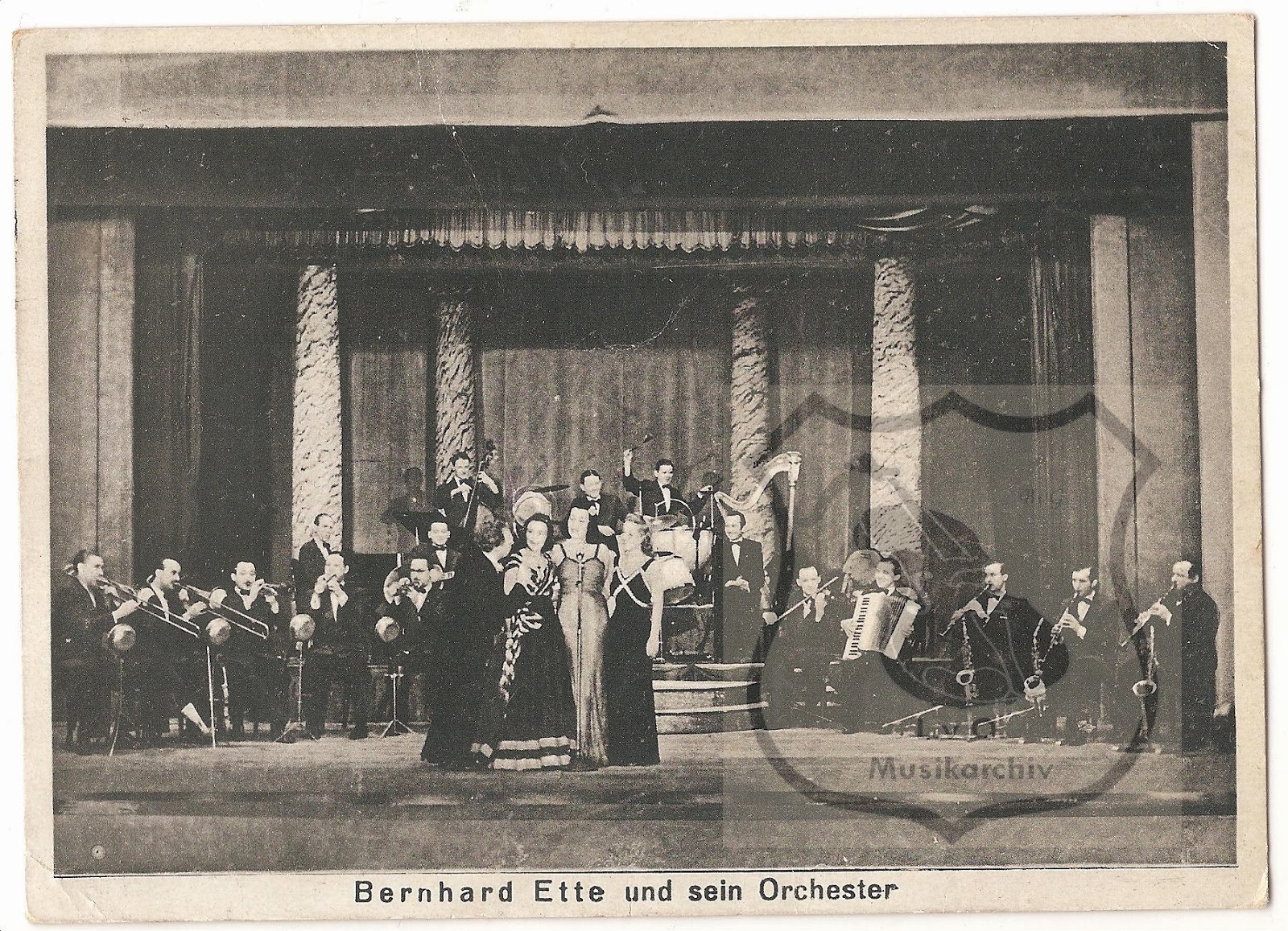 Photograph of Bernhard Ette and his Orchestra - possibly taken in the studios in Berlin-Schöneberg. Photograph from the Grammophon-Platten website which suggests that the three ladies in the foreground are (left to right): Claire Bauerle, Gisela Katt, Madeleine Lohse