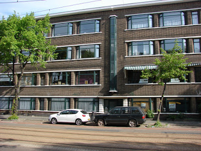 The Hague - Vondelstraat - block of flats constructed in 1940/41 - flats 125-139 Copyright 2010 G.K. Jakobs