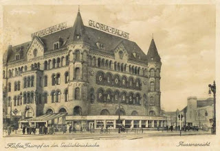 Erstes Romanisches Haus - housed a cinema and Café Trumpf from 1923-1943 (postcard circa 1940)
