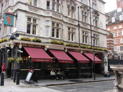 Red Lion Pub, Derby Gate, London (copyright 2012 G.K. Jakobs)
