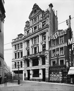 Van Raalte & Sons tobacco shop on Piccadilly Circus, London