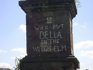 Graffiti asking "Who put Bella in the Witch Elm" (Wikipedia - David Buttery)